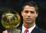 C罗重返赛场，险胜首场状态出色，塞尔维亚队观众沸腾！再创辉煌时刻